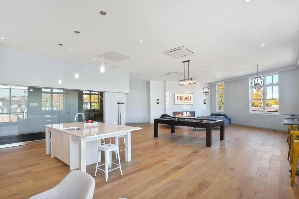 Luxury Apartment With Gym, Steps From Commuter Rail #4011 Reading Exterior photo